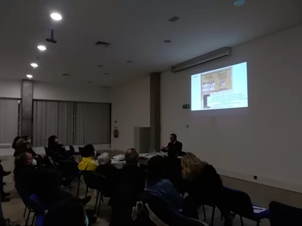 Sessão 2 - A DESCOBERTA DO TÚMULO DO REI DOURADO
